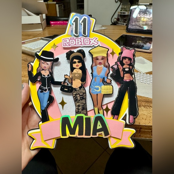 Dress to impress girls Roblox custom birthday cake topper - Picture 1 of 5